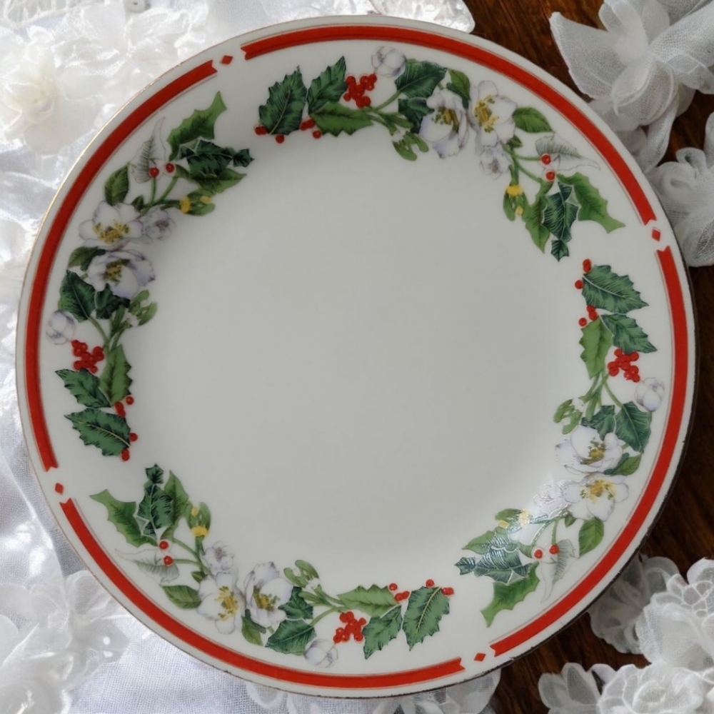 Vtg Lynn's China St Maria Dessert Salad Plate Holly Berries Flowers Gold Rim